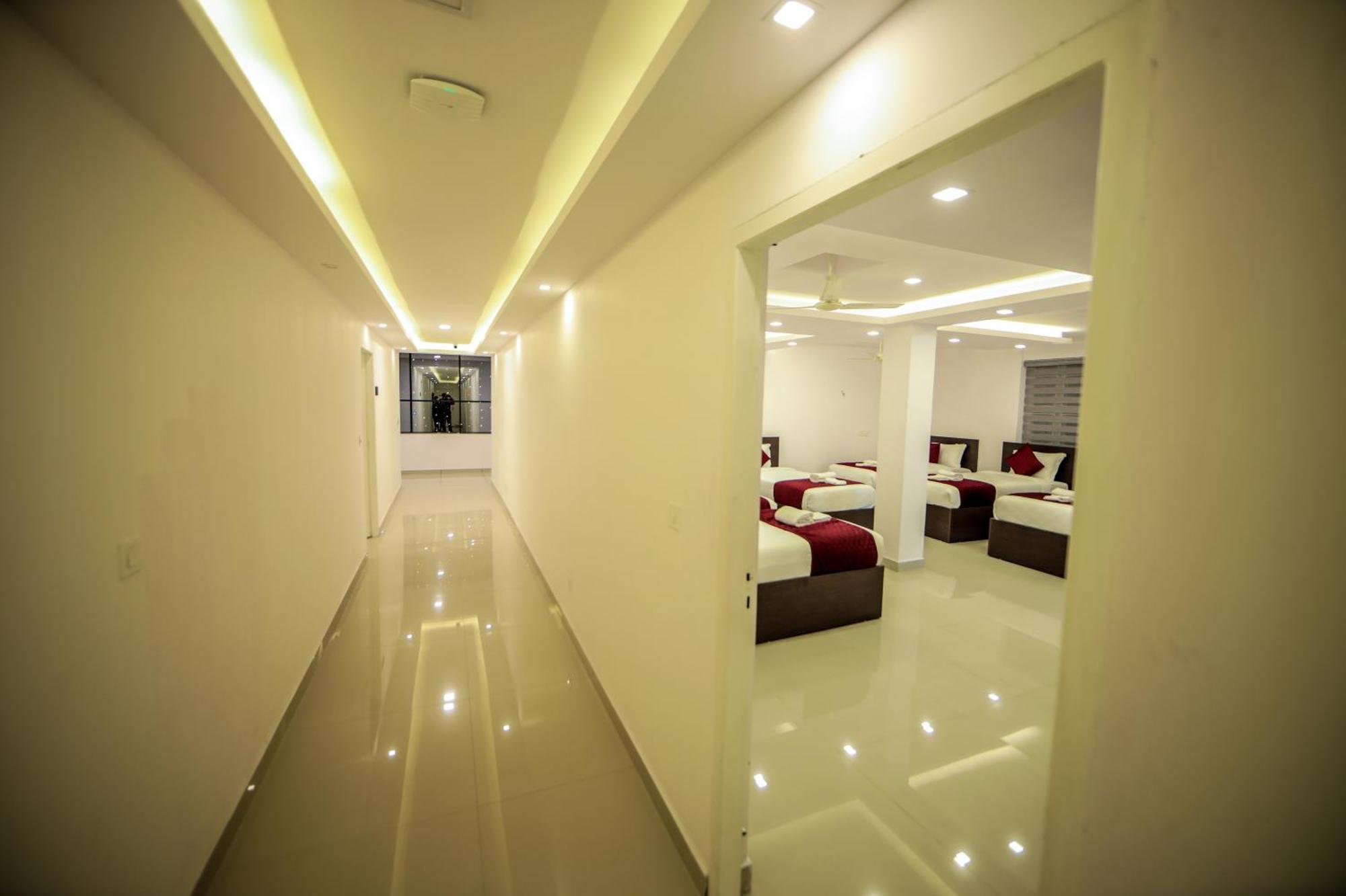 Airport Avenue Plaza Hotel Nedumbassery Exterior photo